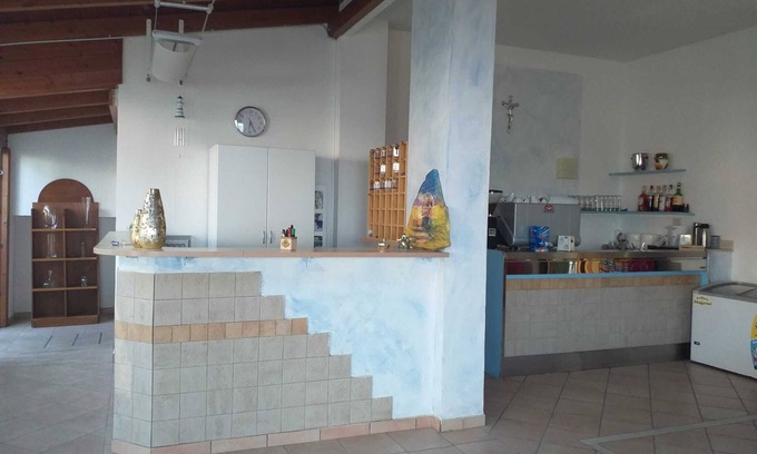 Pineto Bed & Breakfast | Spacious triple room a stones throw from the sea