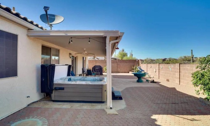 Casas Adobes House | Spacious Tucson Getaway w/Private Hot Tub