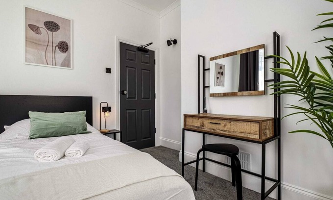 Wallsend House | Spacious twin room-private bathroom-Newcastle