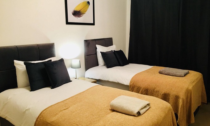 Woking Apartment | Spacious Two Beds Two Baths - Woking Central