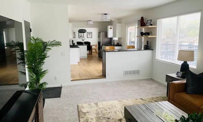Bellevue House | Spacious updated CWS/Corporate rental 4 BR|2.5 BA