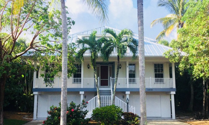 Heron's Landing House | Spacious updated Sanibel home with private pool near Bowman’s Beach