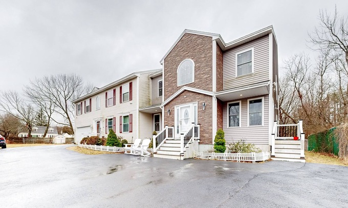 Westbrook Hotel | Spacious, upper-level duplex condo near Portland & beautiful beaches