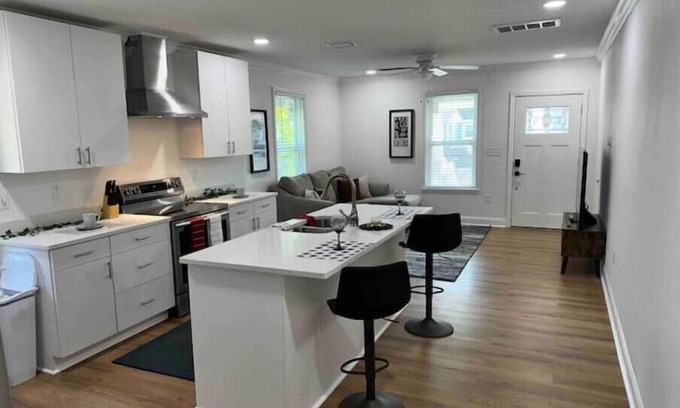 Old Seminole Heights House | Spacious Urban Bungalow/w Free WiFI & Parking