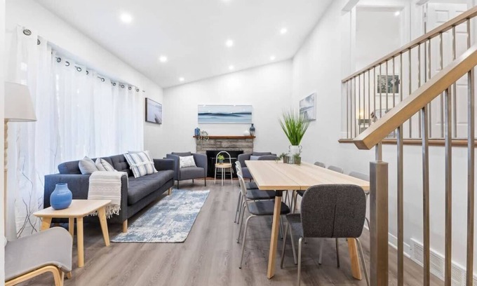 Montreal House | Spacious Urban Cabin in West Montreal - 4BR