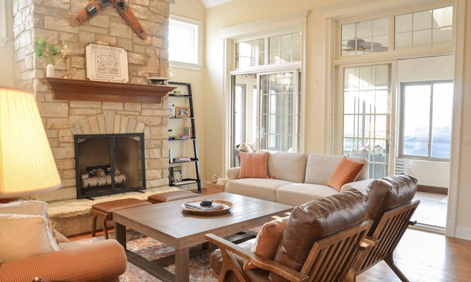Fontana House | Spacious, family-friendly, and amenities galore!