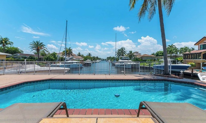 Galt Mile House | Spacious house walking distance to the beach