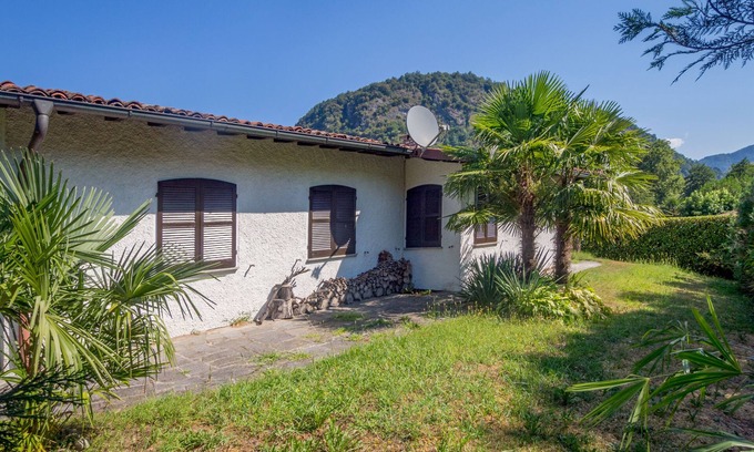 Lavena Ponte Tresa House | Spacious vacation home with garden, approx. 100 m to the lake, with bathing facilities