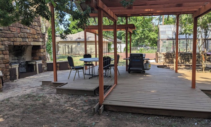 Vernon House | Spacious Vernon Estate: Large Pool, Covered Deck/BBQ grill, One of a Kind