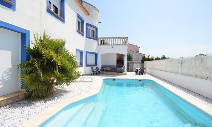 Sant Pere Pescador House | Spacious Villa with Pool, Garden, BBQ, A/C, WiFi, Parking - Walk to Beach