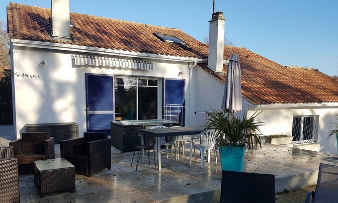 Latresne House | Spacious villa 237 m2 with swimming pool Plus12 people near Bordeaux