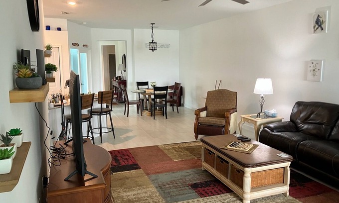 Gateway House | Spacious Villa in Timber Creek. 20 minutes from SW Florida Airport Fort Myers.