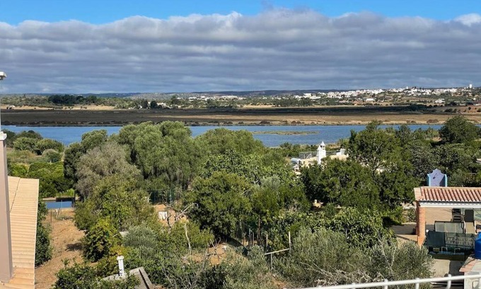 Montes de Alvor Villa | Spacious Villa. Large Rooftop. 4 Bedroom Sleeps 8