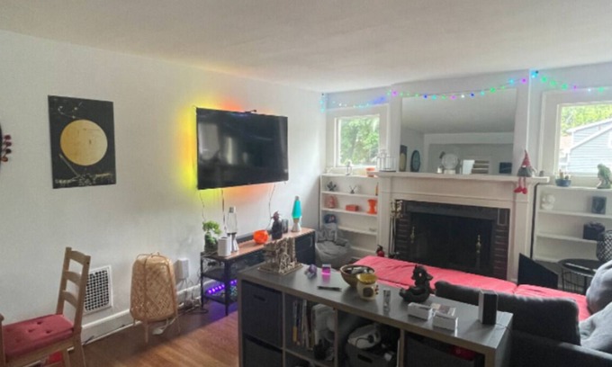 Hamden House | Spacious villa with fenced-in backyard, garage and grill
