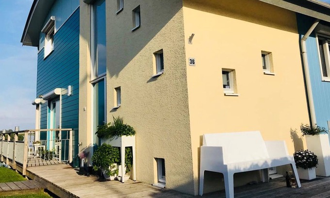 Maasbommel House | Spacious villa with jetty and sauna