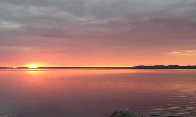 Sotkamo Villa | Spacious Villa with panoramic lake views and beachfront sauna by the beach.