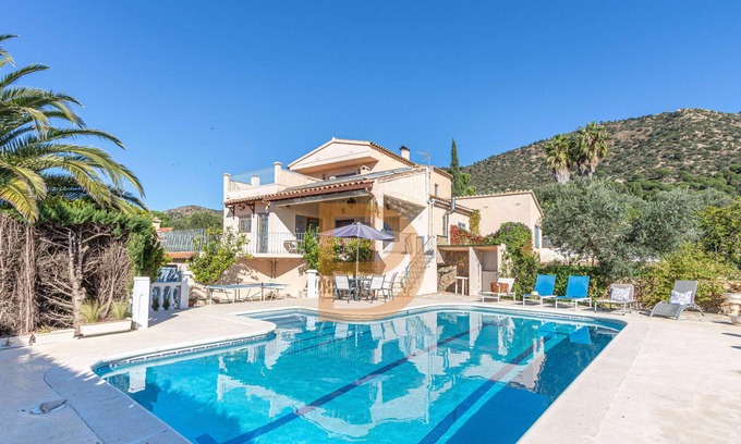 Pau Villa | Spacious Villa with Spectacular Views BBQ and Pool