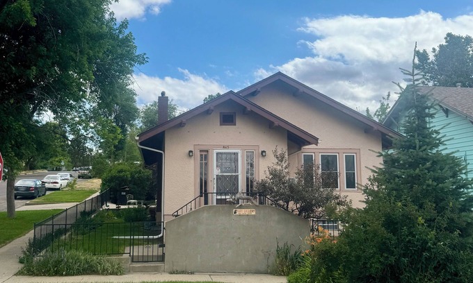 Casper House | Spacious Vintage Getaway. Walkable!