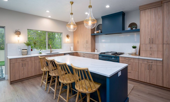 Layton House | Spacious Wasatch Valley House. Close To Amenities, Restaurants.