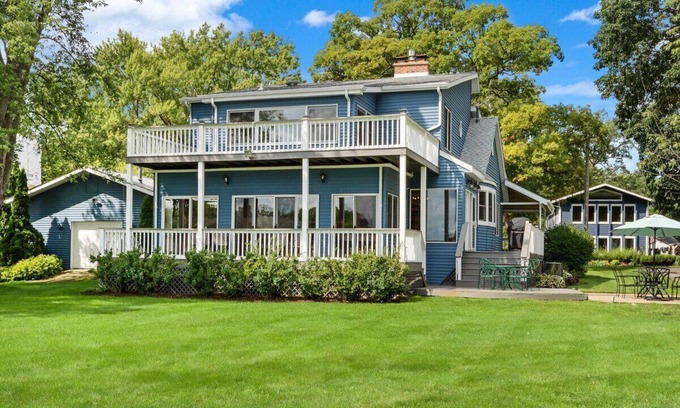 Delavan House | Spacious Waterfront Home on Lake Delavan |Pier |Fire Pit |Deck |Retreat for Family, Friends or Work