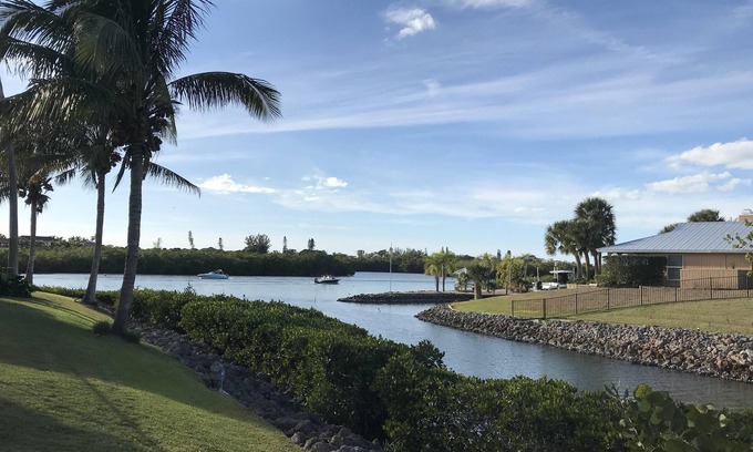 Sorrento Shores House | Spacious waterfront retreat
