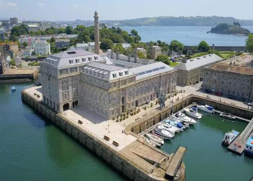 Plymouth Apartment | Spacious waterside harbour retreat