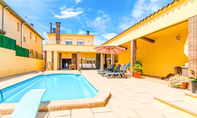 Melianta House | Spacious, welcoming vacation home in the north of Catalonia.