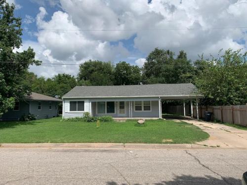 Wichita House | Spacious West Side Home away from Home!