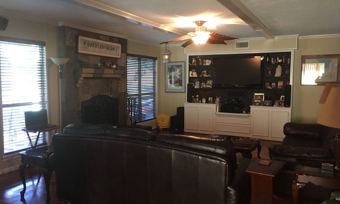 Memorial House | Spacious West Side home! 3bd (2 king 1 queen) 2.5bath w/pool & hot tub