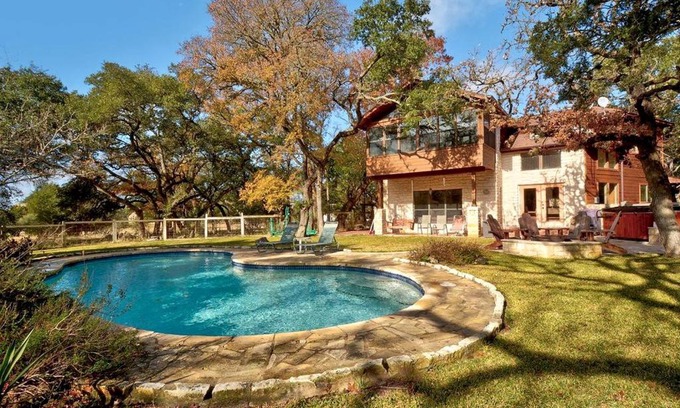 Driftwood House | Spacious Yet Private Vacation Rental with Pool and Games Room For the Ultimate Family Getaway in Nature, Driftwood Texas