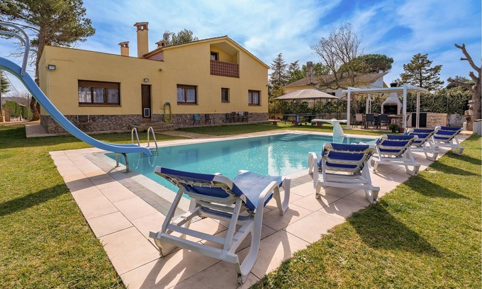 Can Carbonell House | Spaciously equipped vacation home in Catalonia.