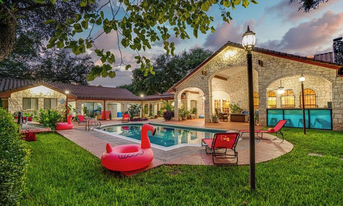 Castle Hills House | Spanish Hacienda-Heated Pool-Outdoor Oasis-HUGE Game Room-Sleeps 16-EPIC!