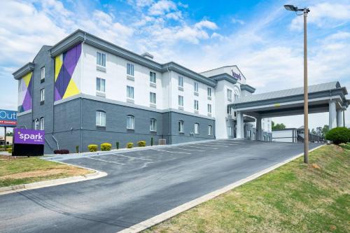 Commerce Hotel | Spark by Hilton Commerce, GA