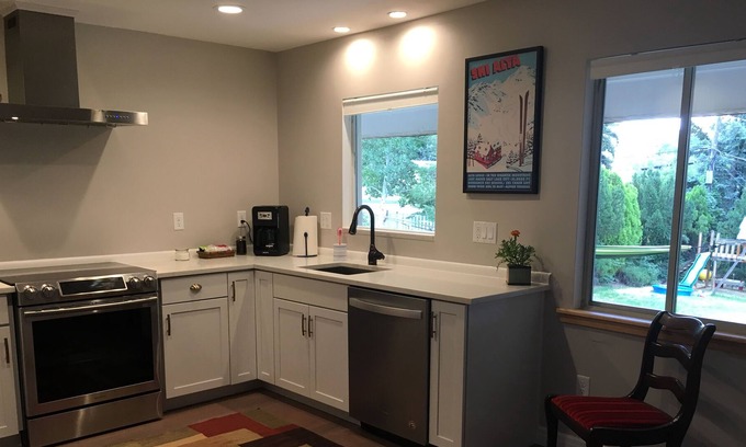 Lower Avenues House | 🌟Sparking clean 3-bedroom oasis near city & central to Northern Utah skiing🌟