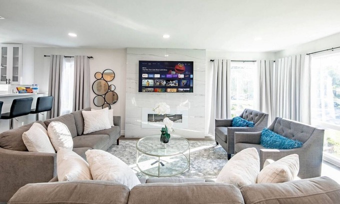South San Gabriel House | Sparkling Pool! 5 Bedroom 3 Bath Plus Game Room
