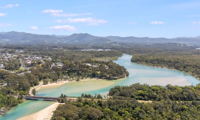 Sawtell House | Sparkling Waters - relaxation meets convenience