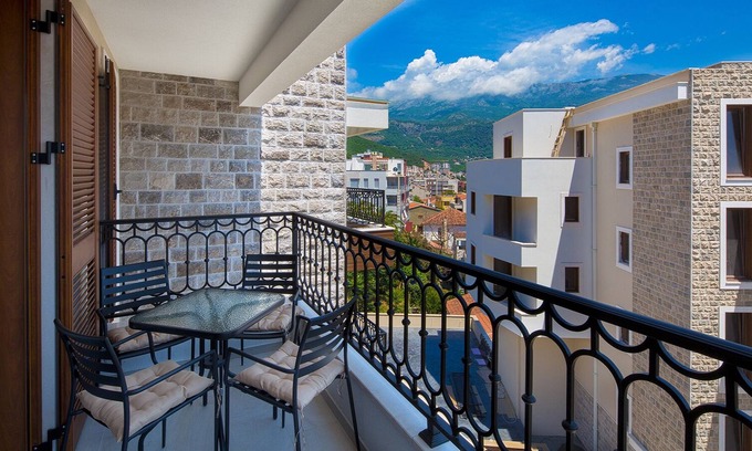 Babin do Apartment | Spaska Lux 2-bedroom apt w/balcony & parking #302
