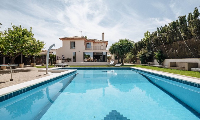Valencina de la Concepcion Villa | Spectacular Villa 15 minutes from Seville