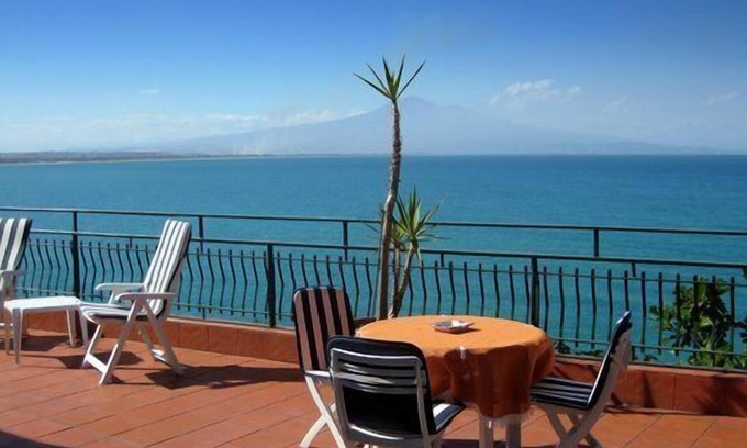 Costa Saracena-Castelluccio Villa | spectacular location directly above the sea, incredible view of the sea, Etna .