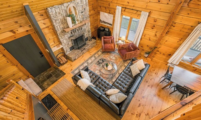 Oakland Cabin | Speakeasy, Bunk Room, Hot Tub, Private 2 acres