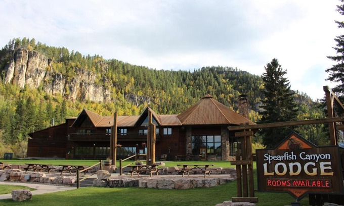 Savoy Hotel | Spearfish Canyon Lodge