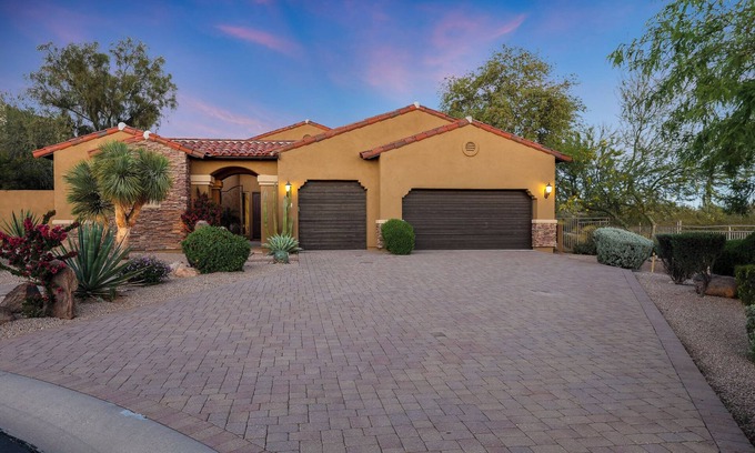 Pinnacle Peak House | Special Discount on Weekly and Monthly Rentals.