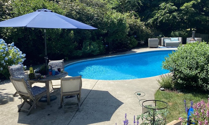 Norwalk House | Special lower holiday rate available Nov 28-Dec 15!