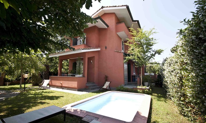 Forte dei Marmi Villa | SPECIAL OFFER!, Villa in Forte dei Marmi with Pool, WiFi, BBQ, near Beach Clubs