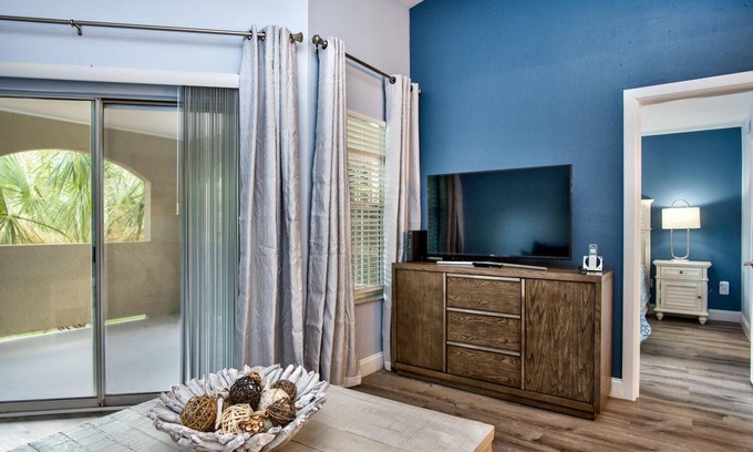 Clearwater Condo | SPECIAL SUMMER PRICES! King-size bed. Free parking. Renovated!