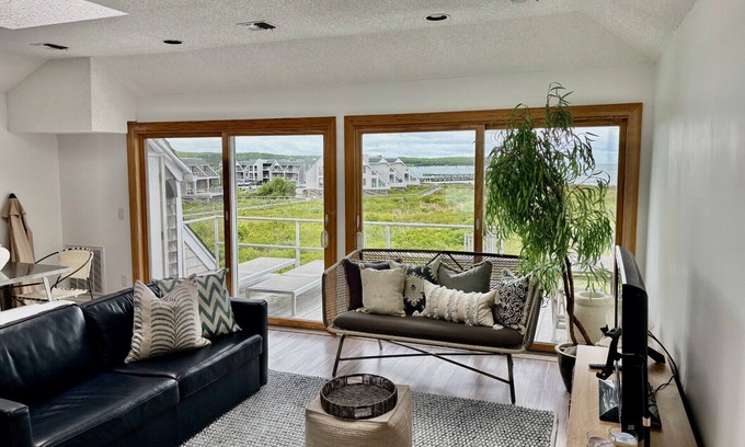 Montauk Apartment | Spectacular 1-bedroom renovated Montauk apartment with amazing views