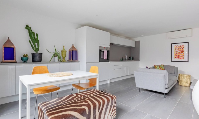 Royal Borough of Kensington and Chelsea House | Spectacular 1BD Garden Flat right by Holland Park
