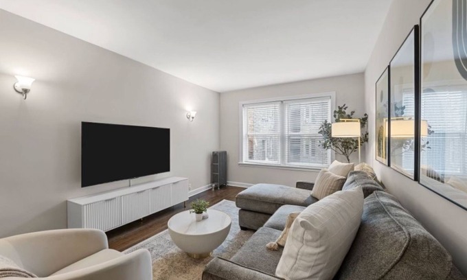 Ravenswood Manor Apartment | Spectacular 1BR/1BA Newly Renovated Lincoln Square