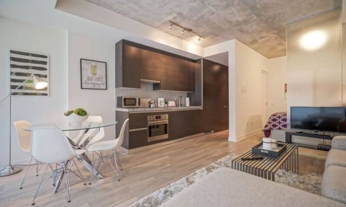 Fashion District Apartment | Spectacular 1BR Condo in Hot King West