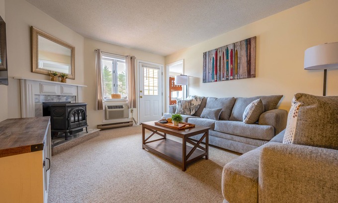 Lincoln Condo | Spectacular 2bed/2bath Mountain View Condo